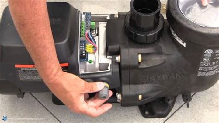 How do I reset my Hayward EcoStar pump?
