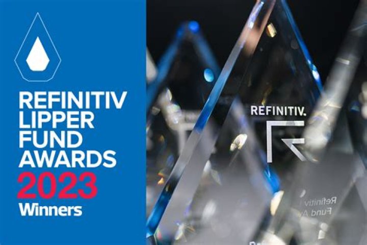 What are Lipper fund flows?