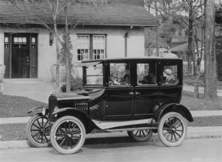 What automobiles were popular in the 1920s?
