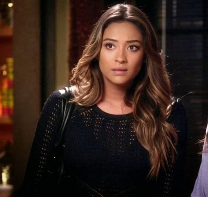 Who plays Emily Fields?